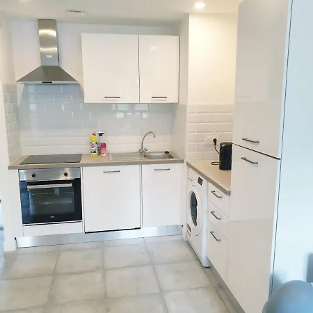 Renove 2023 Proche Aeroport 5min, Gare Sncf 2 Min, Tramway Au Pied De L'immeuble , Parking Possible, Renovated 2023 Near The Airport 5 Min, Train Station 2 Min, Tram Next To The Building 1 Min, Parking Possible