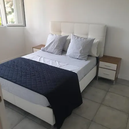 Apartment Renove 2023 Proche Aeroport 5min, Gare Sncf 2 Min, Tramway Au Pied De L'immeuble , Parking Possible, Renovated 2023 Near The Airport 5 Min, Train Station 2 Min, Tram Next To The Building 1 Min, Parking Possible *