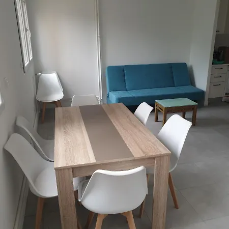 Renove 2023 Proche Aeroport 5min, Gare Sncf 2 Min, Tramway Au Pied De L'immeuble , Parking Possible, Renovated 2023 Near The Airport 5 Min, Train Station 2 Min, Tram Next To The Building 1 Min, Parking Possible Apartment
