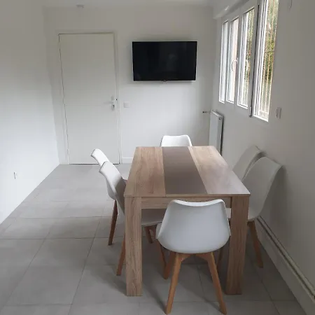 Renove 2023 Proche Aeroport 5min, Gare Sncf 2 Min, Tramway Au Pied De L'immeuble , Parking Possible, Renovated 2023 Near The Airport 5 Min, Train Station 2 Min, Tram Next To The Building 1 Min, Parking Possible Apartment *