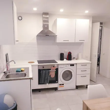 Apartment Renove 2023 Proche Aeroport 5min, Gare Sncf 2 Min, Tramway Au Pied De L'immeuble , Parking Possible, Renovated 2023 Near The Airport 5 Min, Train Station 2 Min, Tram Next To The Building 1 Min, Parking Possible