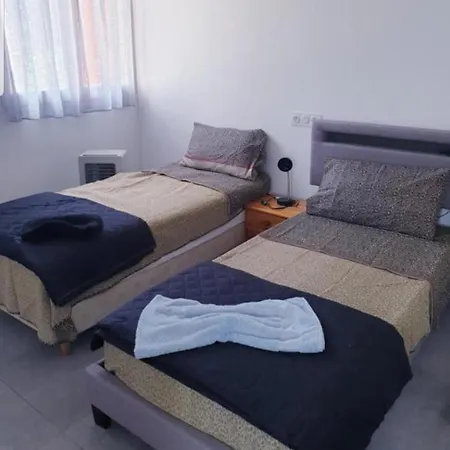 Renove 2023 Proche Aeroport 5min, Gare Sncf 2 Min, Tramway Au Pied De L'immeuble , Parking Possible, Renovated 2023 Near The Airport 5 Min, Train Station 2 Min, Tram Next To The Building 1 Min, Parking Possible Nice