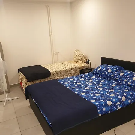 Apartment Renove 2023 Proche Aeroport 5min, Gare Sncf 2 Min, Tramway Au Pied De L'immeuble , Parking Possible, Renovated 2023 Near The Airport 5 Min, Train Station 2 Min, Tram Next To The Building 1 Min, Parking Possible *