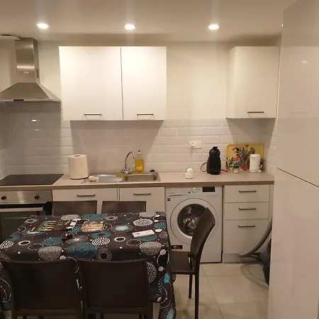 Renove 2023 Proche Aeroport 5min, Gare Sncf 2 Min, Tramway Au Pied De L'immeuble , Parking Possible, Renovated 2023 Near The Airport 5 Min, Train Station 2 Min, Tram Next To The Building 1 Min, Parking Possible Apartment Nice