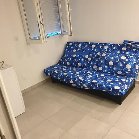 Renove 2023 Proche Aeroport 5min, Gare Sncf 2 Min, Tramway Au Pied De L'immeuble , Parking Possible, Renovated 2023 Near The Airport 5 Min, Train Station 2 Min, Tram Next To The Building 1 Min, Parking Possible * Nice