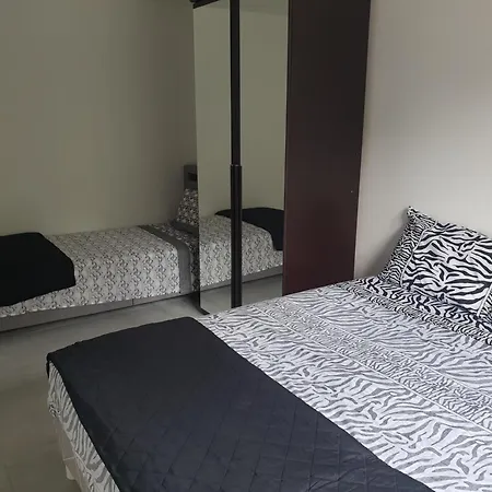 Apartment Renove 2023 Proche Aeroport 5min, Gare Sncf 2 Min, Tramway Au Pied De L'immeuble , Parking Possible, Renovated 2023 Near The Airport 5 Min, Train Station 2 Min, Tram Next To The Building 1 Min, Parking Possible
