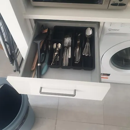 Appartement Renove 2023 Proche Aeroport 5min, Gare Sncf 2 Min, Tramway Au Pied De L'immeuble , Parking Possible, Renovated 2023 Near The Airport 5 Min, Train Station 2 Min, Tram Next To The Building 1 Min, Parking Possible Nice