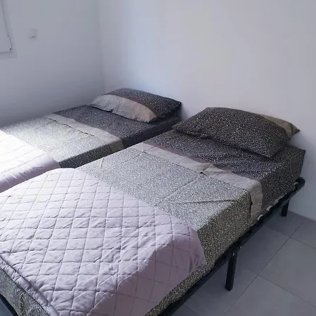 Appartement Renove 2023 Proche Aeroport 5min, Gare Sncf 2 Min, Tramway Au Pied De L'immeuble , Parking Possible, Renovated 2023 Near The Airport 5 Min, Train Station 2 Min, Tram Next To The Building 1 Min, Parking Possible