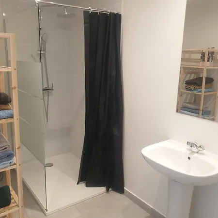 Renove 2023 Proche Aeroport 5min, Gare Sncf 2 Min, Tramway Au Pied De L'immeuble , Parking Possible, Renovated 2023 Near The Airport 5 Min, Train Station 2 Min, Tram Next To The Building 1 Min, Parking Possible Appartement *