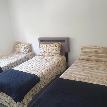 Appartement Renove 2023 Proche Aeroport 5min, Gare Sncf 2 Min, Tramway Au Pied De L'immeuble , Parking Possible, Renovated 2023 Near The Airport 5 Min, Train Station 2 Min, Tram Next To The Building 1 Min, Parking Possible Nice
