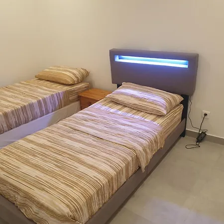 Renove 2023 Proche Aeroport 5min, Gare Sncf 2 Min, Tramway Au Pied De L'immeuble , Parking Possible, Renovated 2023 Near The Airport 5 Min, Train Station 2 Min, Tram Next To The Building 1 Min, Parking Possible Appartement *